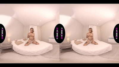 PORNBCN VR Milf española madura se masturba y chupa la polla en POV mientras fuma y se masturba con las piernas