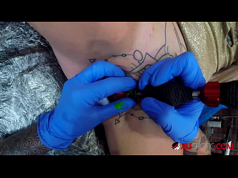 ❤️ Extremadamente tatuado hottie Sully Savage consiguió un tatuaje en su clítoris Porno casero en es.com-porn-kai.ru ❌️❤️❤️❤️❤️❤️❤️❤️